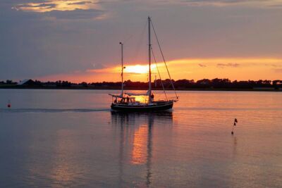 Segelboot vor Sonnenuntergang Fehmarn